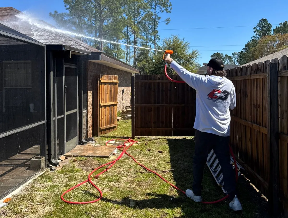 House and fence wash